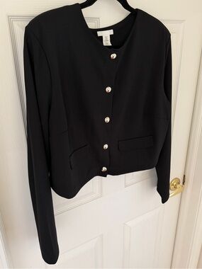 Cropped Black Button-Front Jacket w/Shoulder Pads